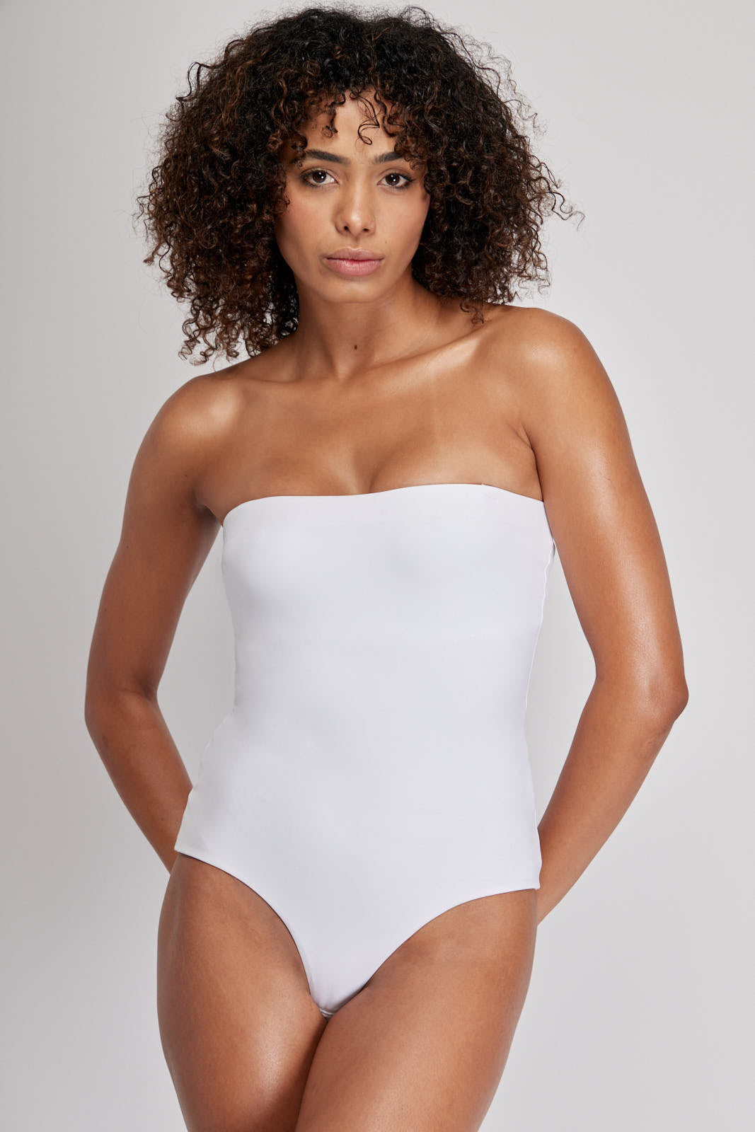 EVERYDAY BASICS STRAPLESS 02 // WHITE